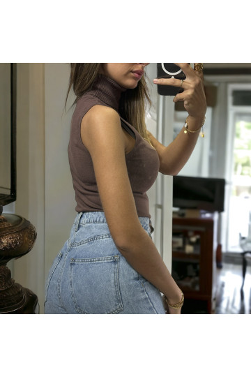 Top sans manche marron très extensible en col roulé allant jusqu'au 46  - 1
