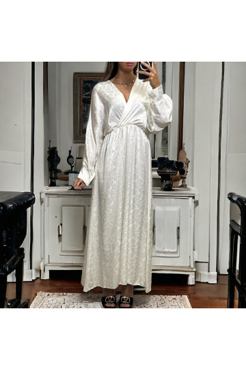 Longue robe cache coeur blanche matière brillante à motif - 2