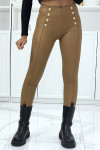 Pantalon slim camel en simili avec boutons doré - 2